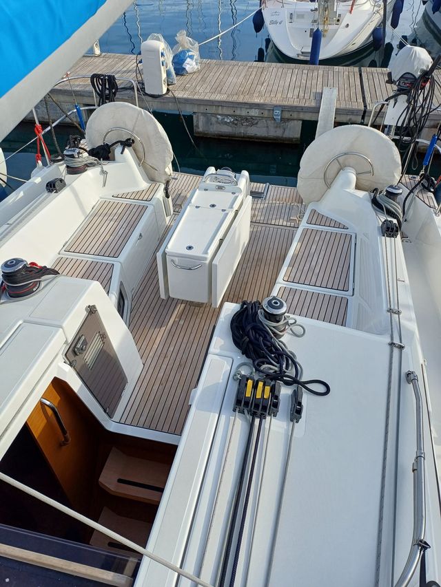 Jeanneau 410 S. Raphael