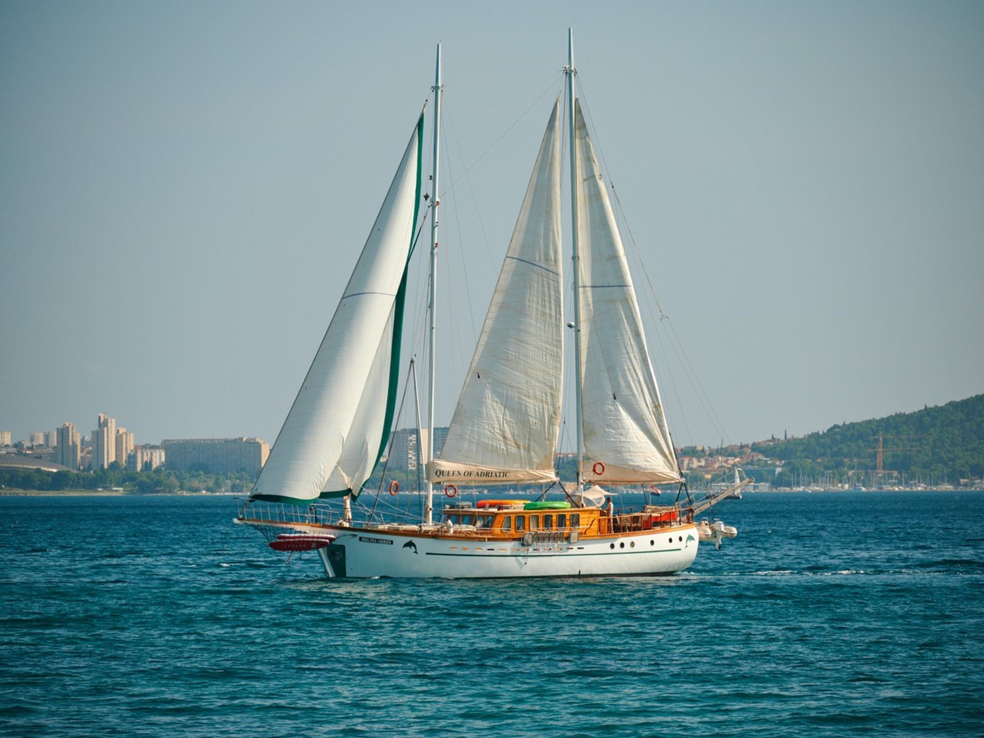 nausys-4599848-522073-gulet-croatia-charter-queen-of-adriatic-01.jpg