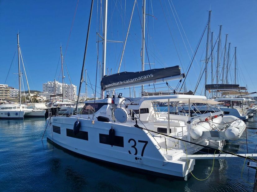 Aventura Catamarans 37 Hakuna