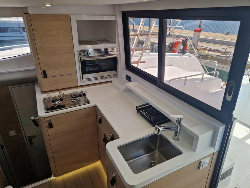 Aventura Catamarans 37 Hakuna