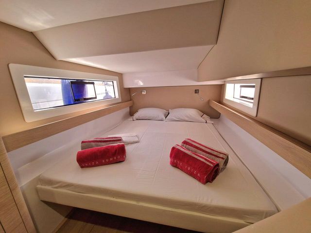 Aventura Catamarans 37 Hakuna