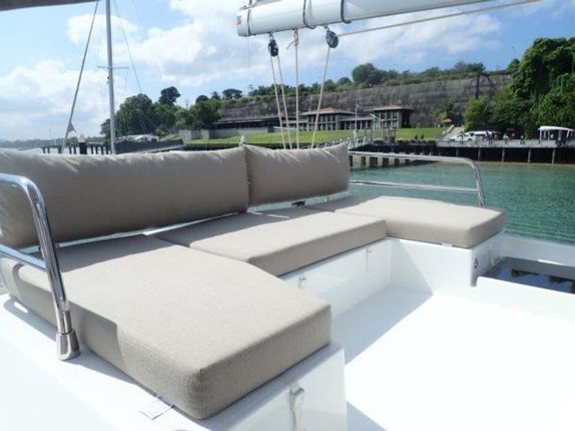 Fountaine Pajot 47 Lola 2