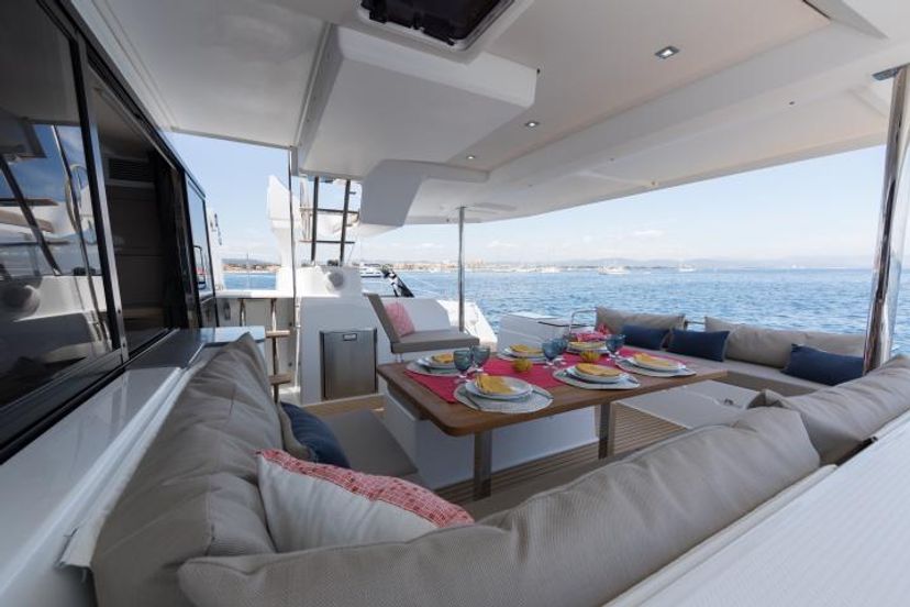 Fountaine Pajot 47 Lola 2