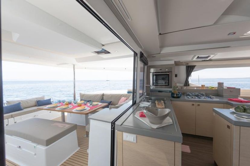 Fountaine Pajot 47 Lola 2