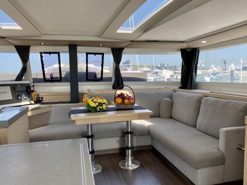 Fountaine Pajot 47 Lola 2