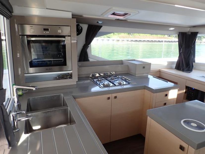 Fountaine Pajot 47 Lola 2