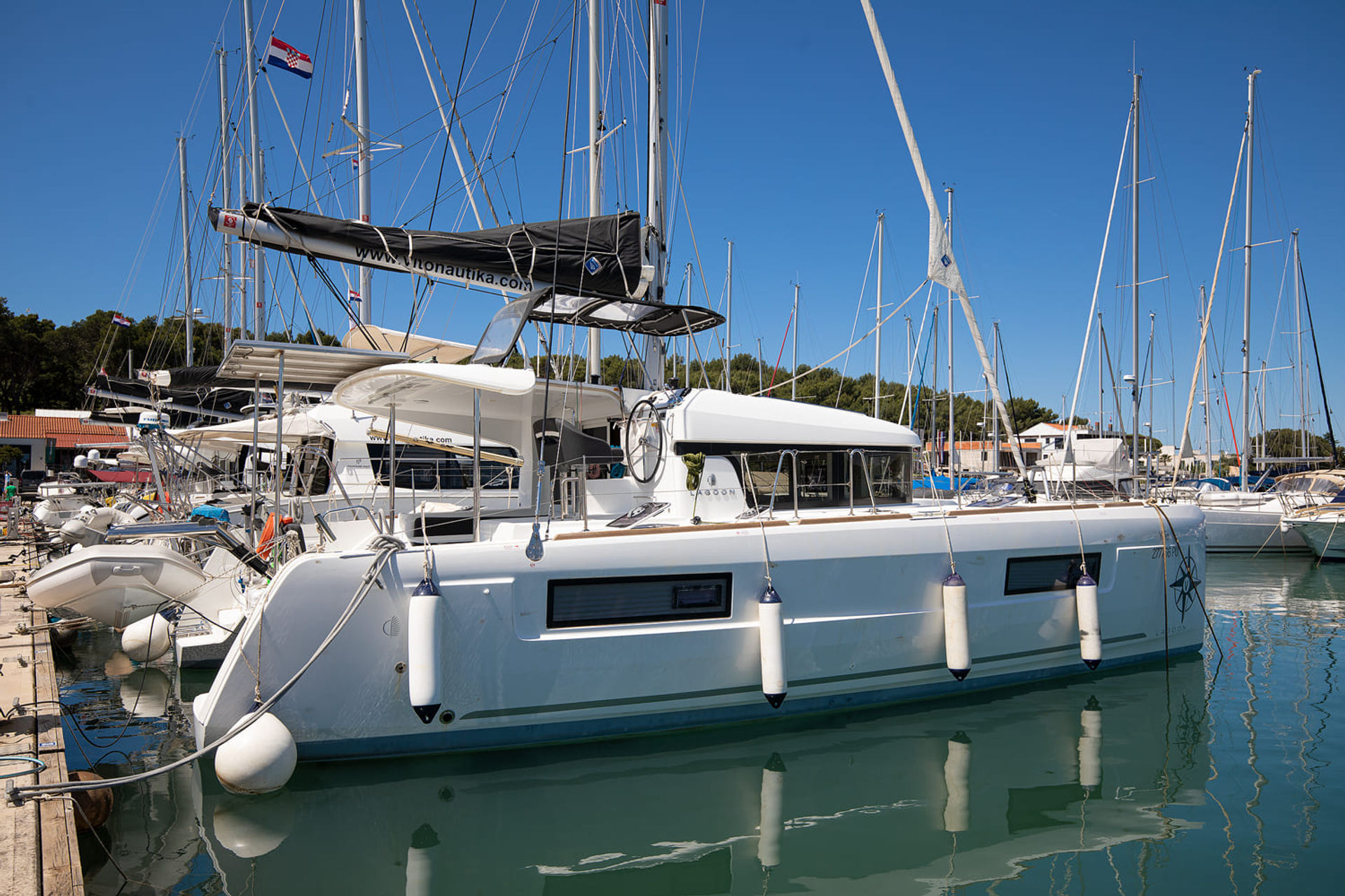 nausys-47417067-47405525-main.jpg