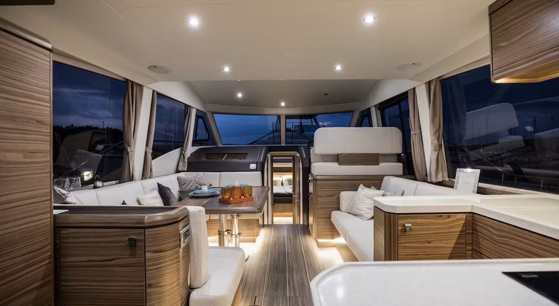 nausys-50616695-112021-p.jpg