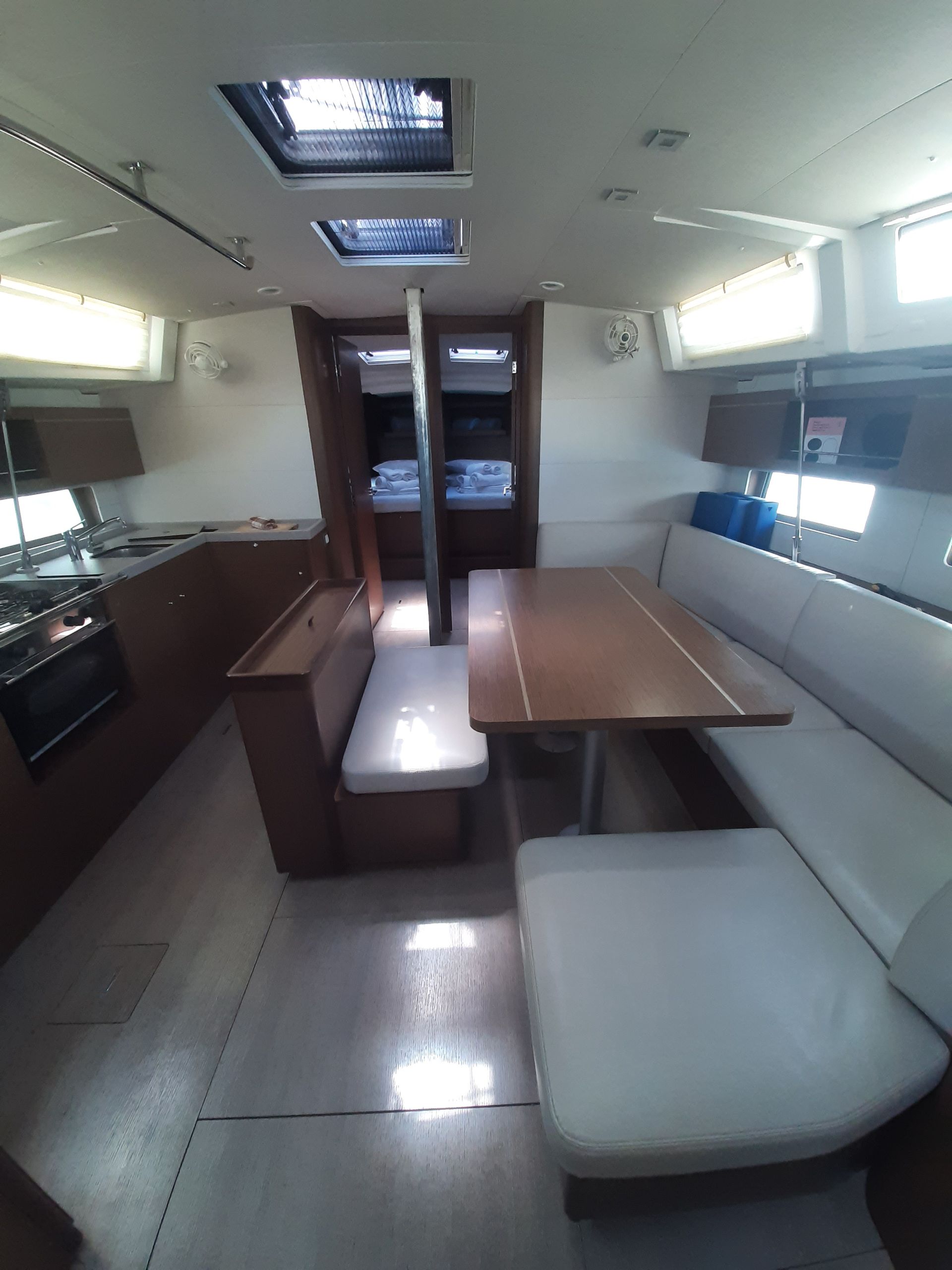 nausys-50679587-932995-p.jpg
