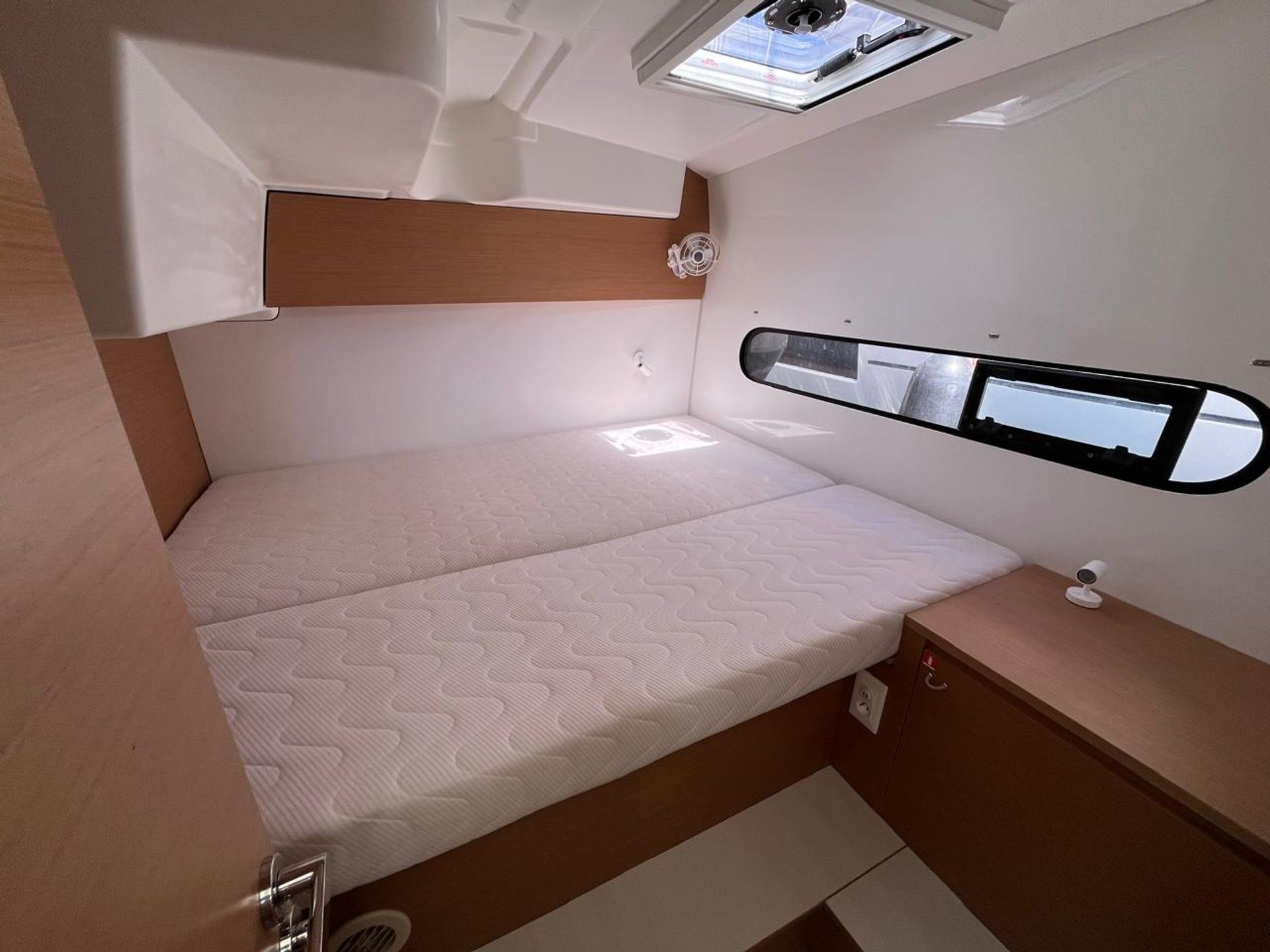nausys-50695786-40508745-cabin 3.jpeg