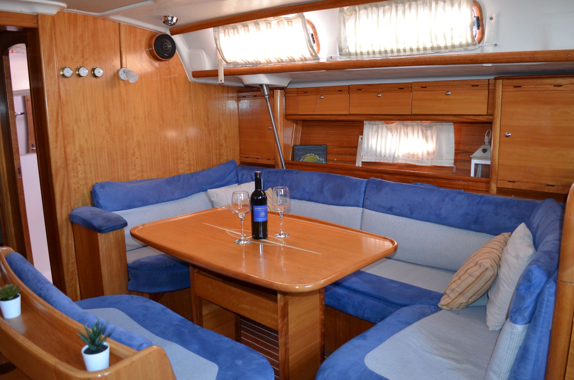 nausys-50710161-37509770-p1.JPG