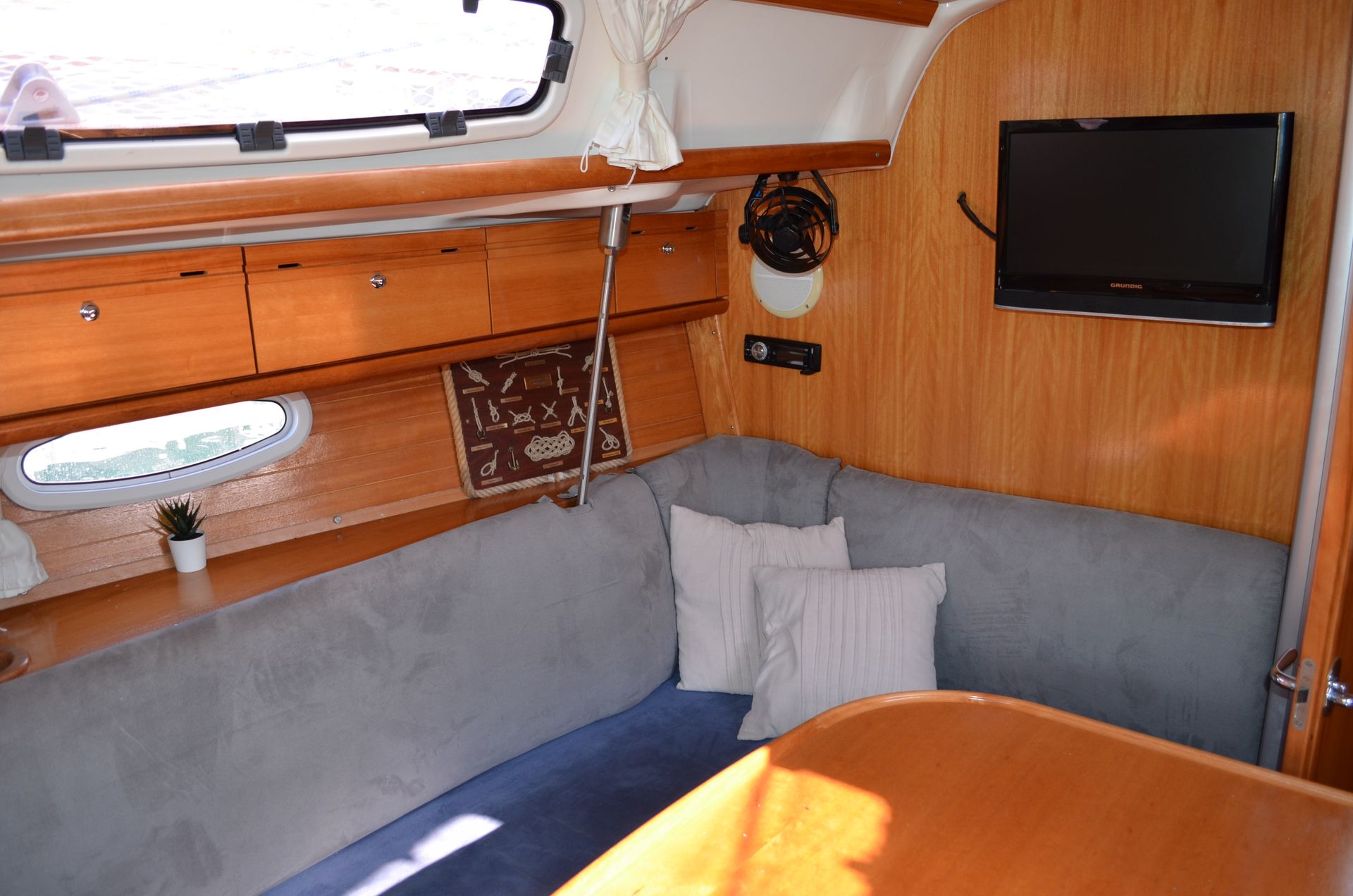 nausys-50713234-37509770-p2.JPG