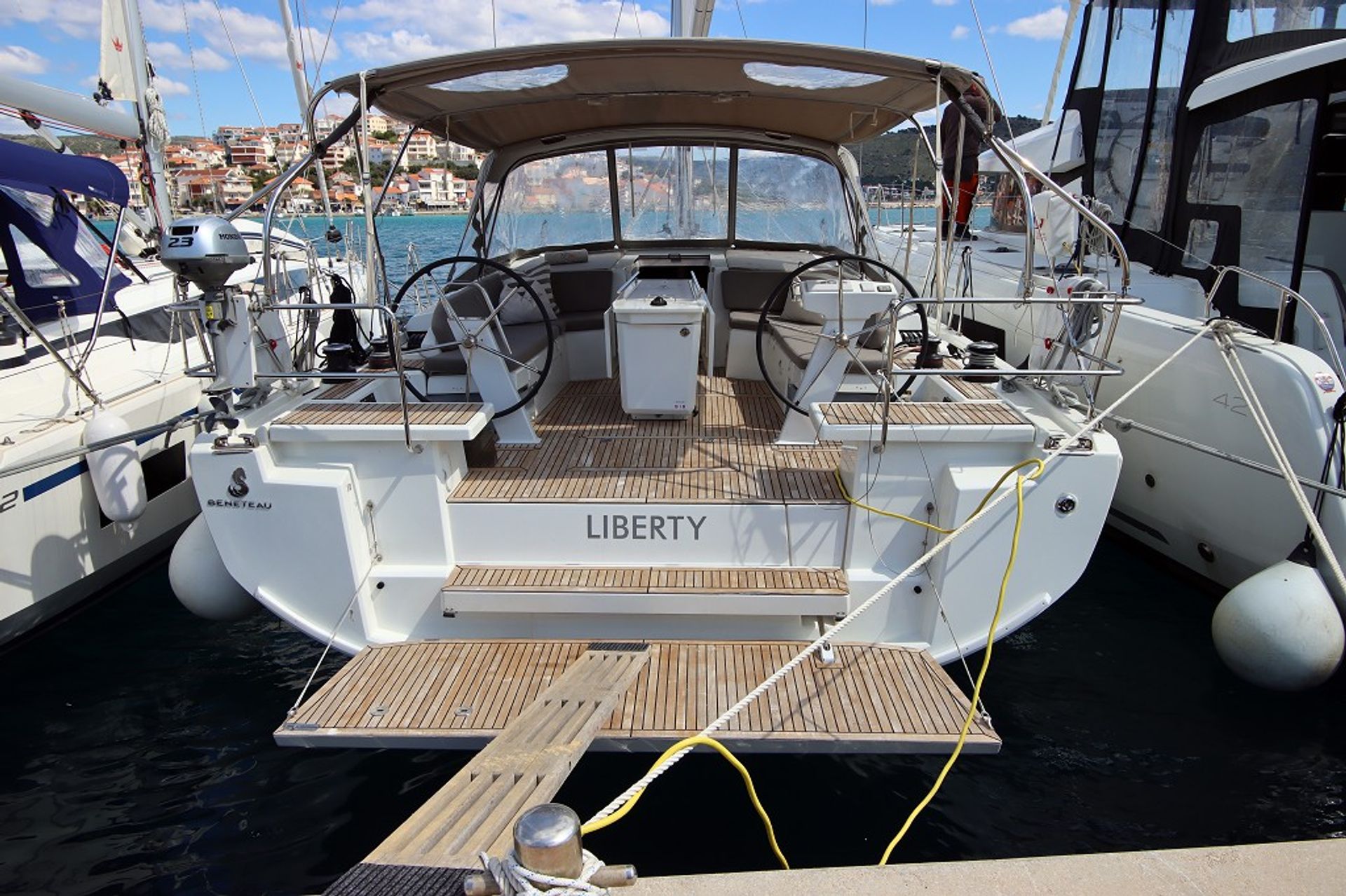 nausys-51101454-38625820-libertyIMG_0030.JPG