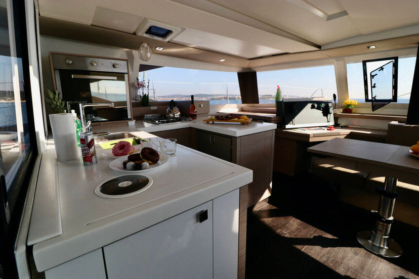 Fountaine Pajot 42 Mouse