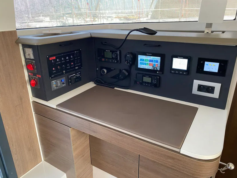 Catana 4.2 Silver IX
