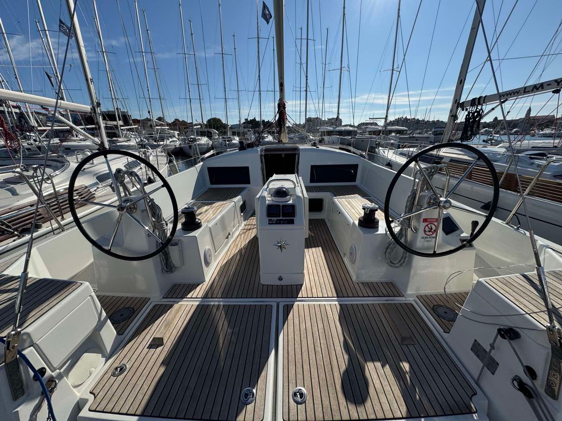 nausys-51702212-107061-n1.JPG