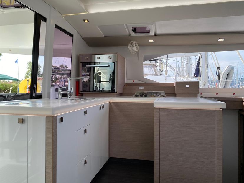 Fountaine Pajot 42 Ooga Chaka