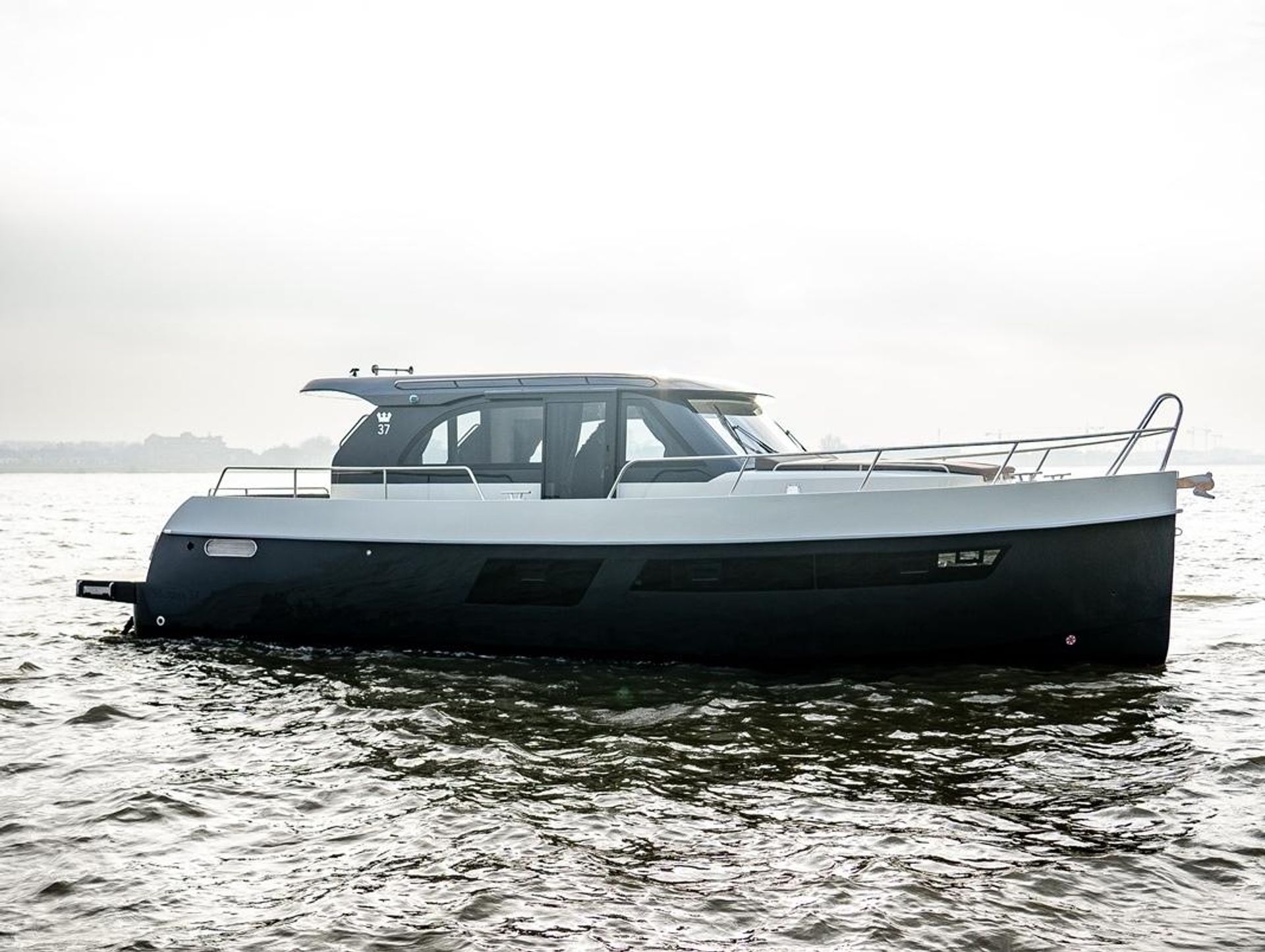 nausys-52067521-827028-main.jpg
