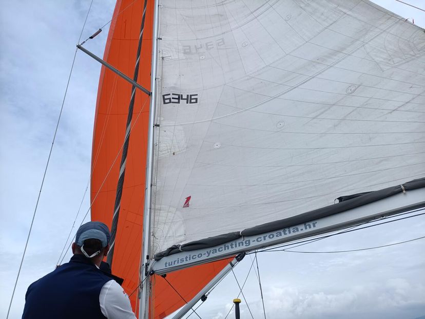 More Boats 55 Solid White