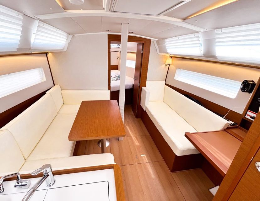 Jeanneau 38 Soca Sleigh