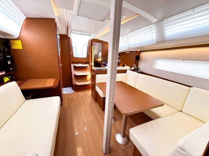 Jeanneau 38 Soca Sleigh