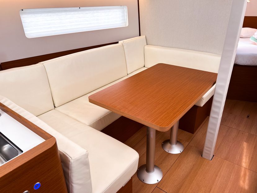 Jeanneau 38 Soca Sleigh