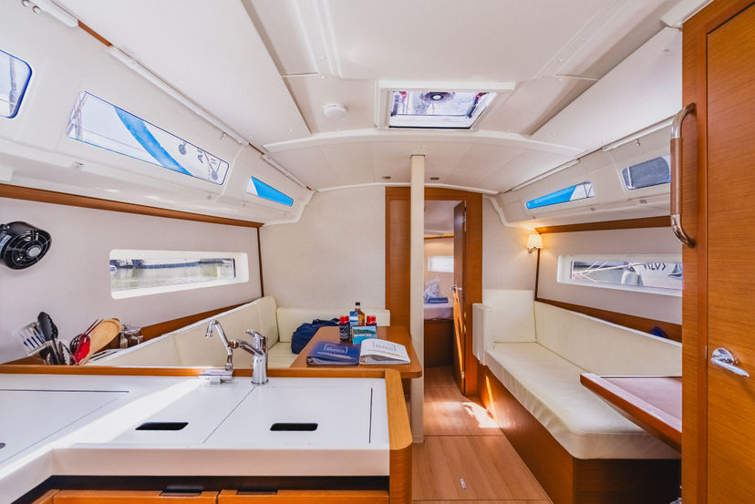Jeanneau 38 Calypso Express