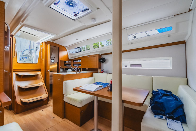 Jeanneau 38 Calypso Express