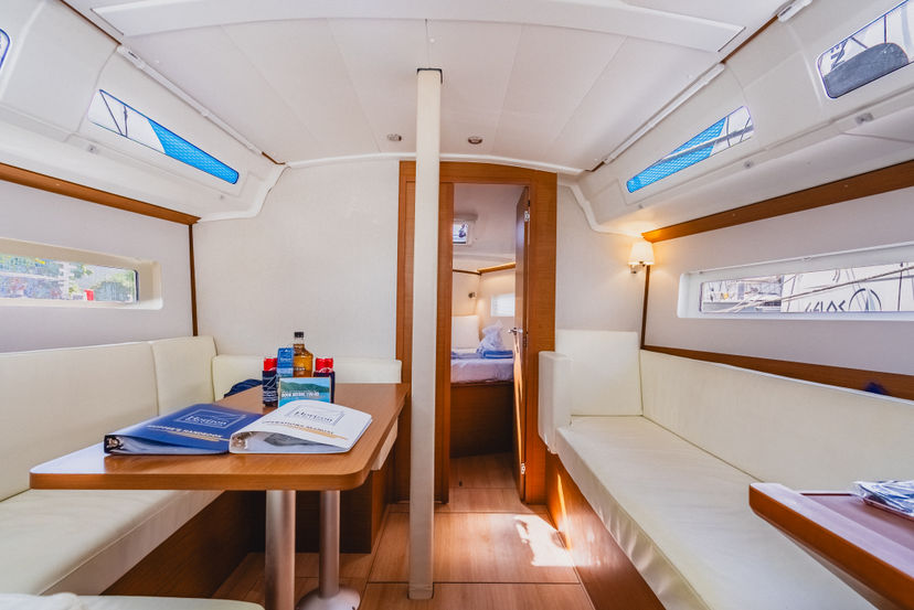Jeanneau 38 Calypso Express