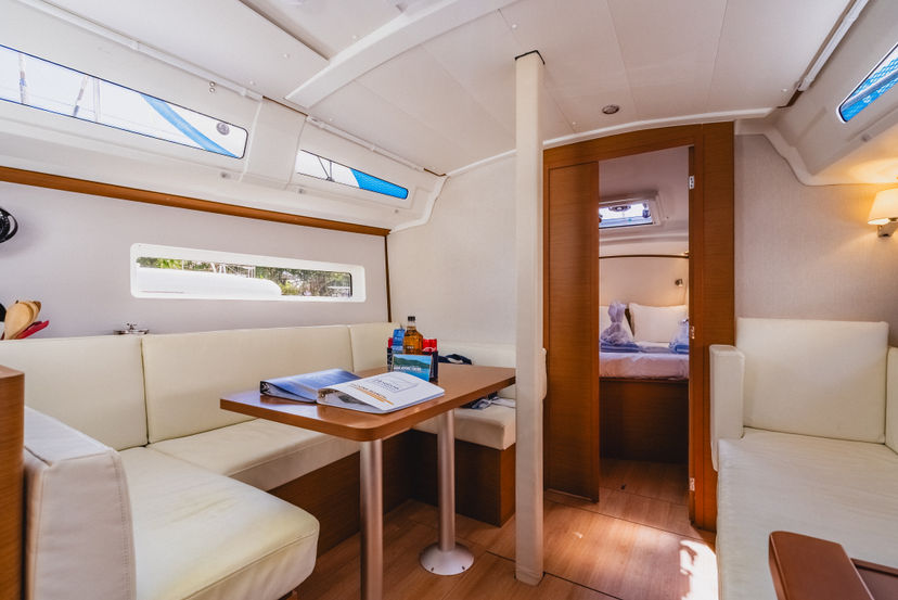 Jeanneau 38 Calypso Express