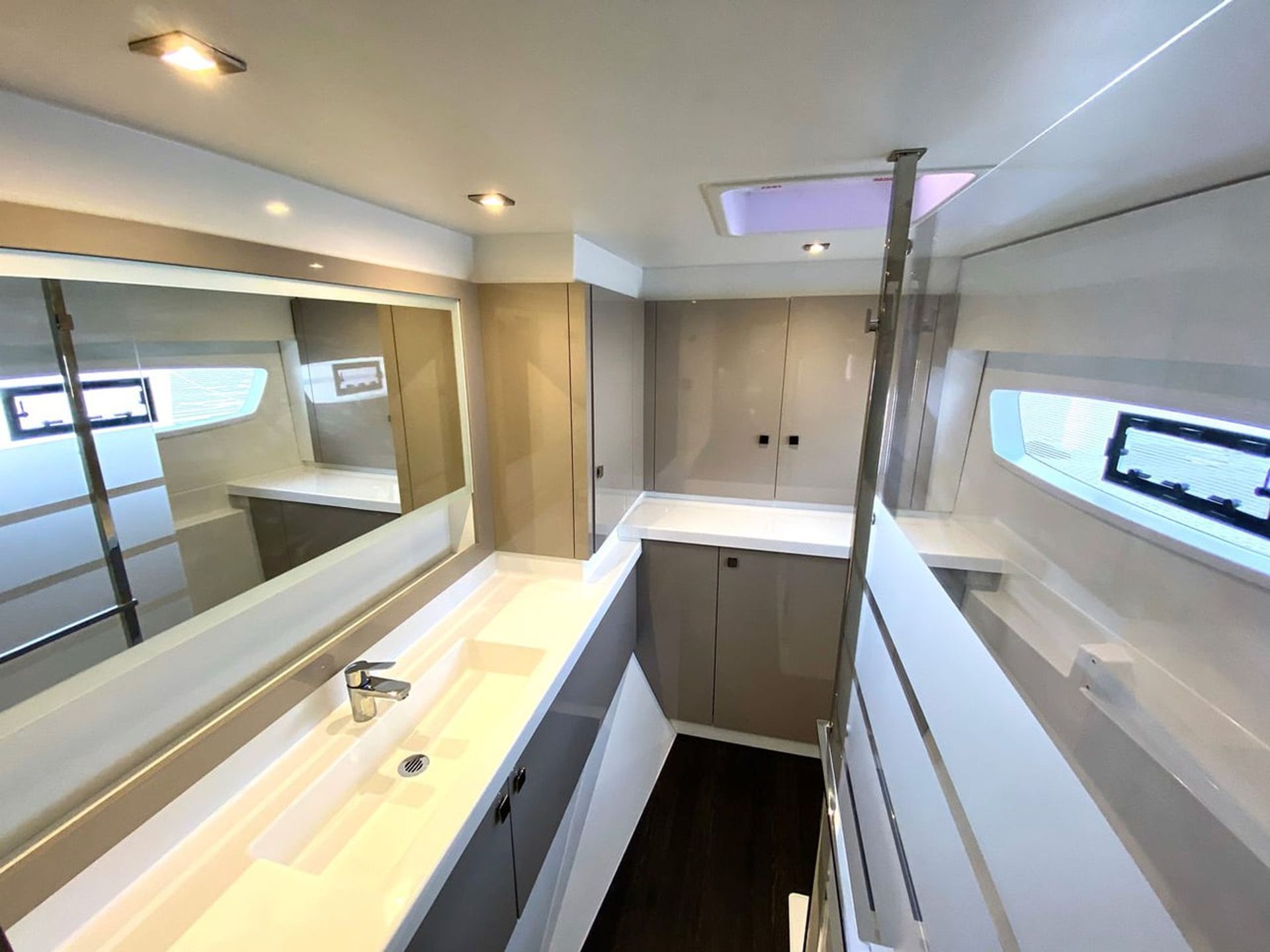 nausys-52096747-52084265-w.jpg