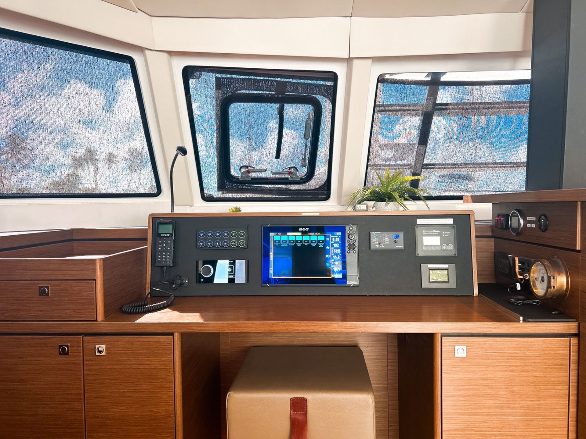 nausys-52096937-52084265-p2.jpg