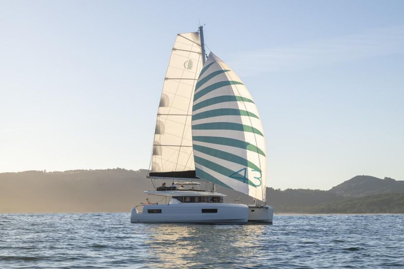 Lagoon 43 Solara