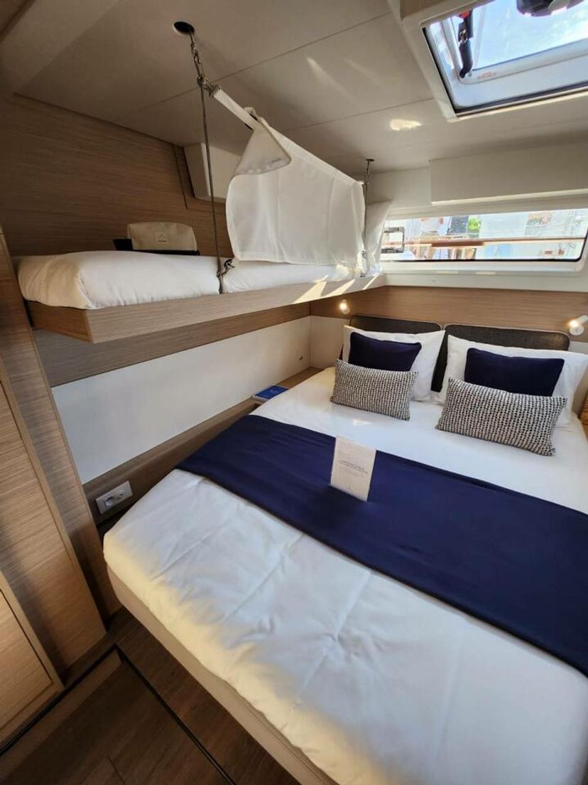 Lagoon 43 Solara