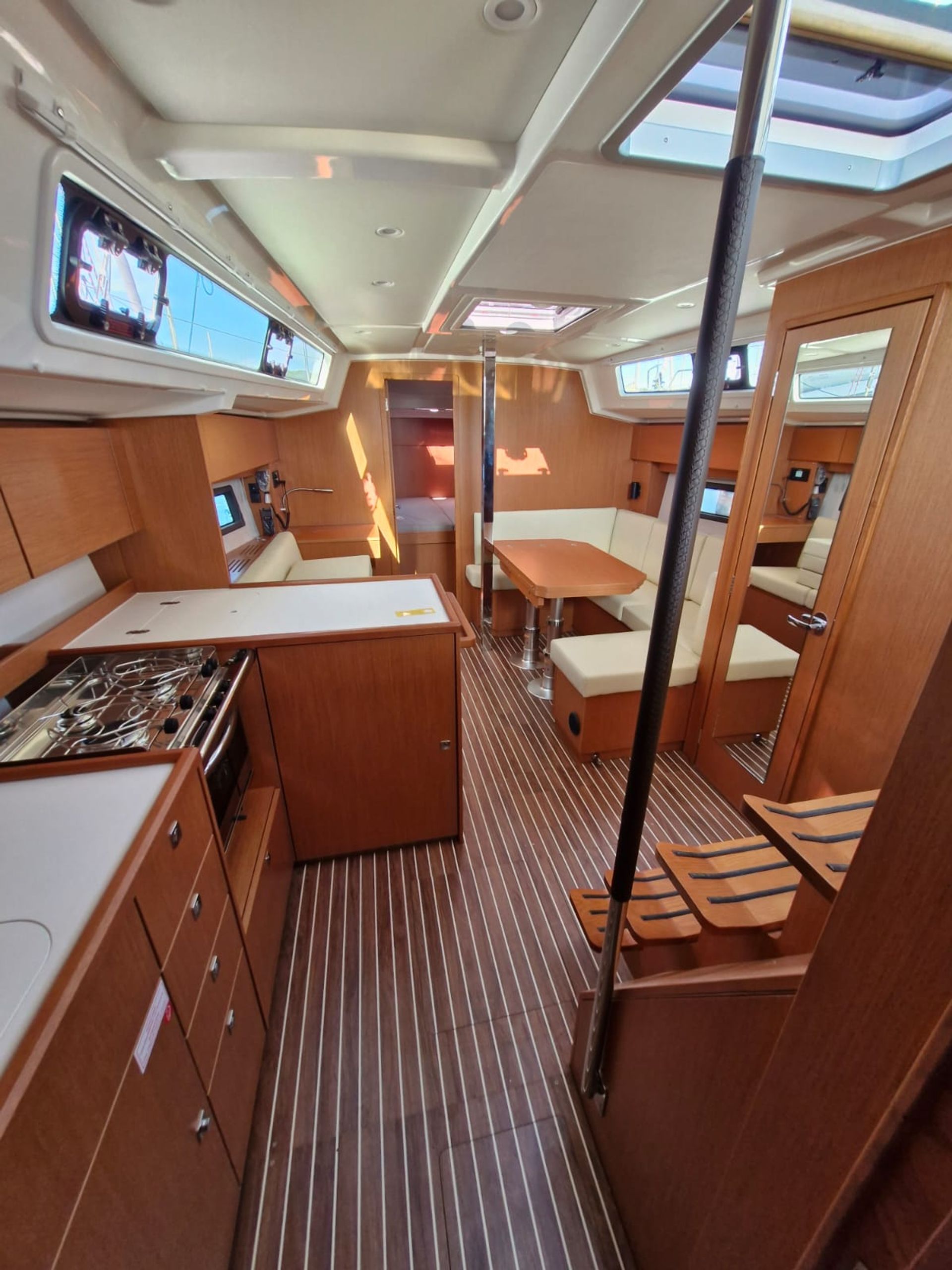 nausys-52309063-842499-p.jpg