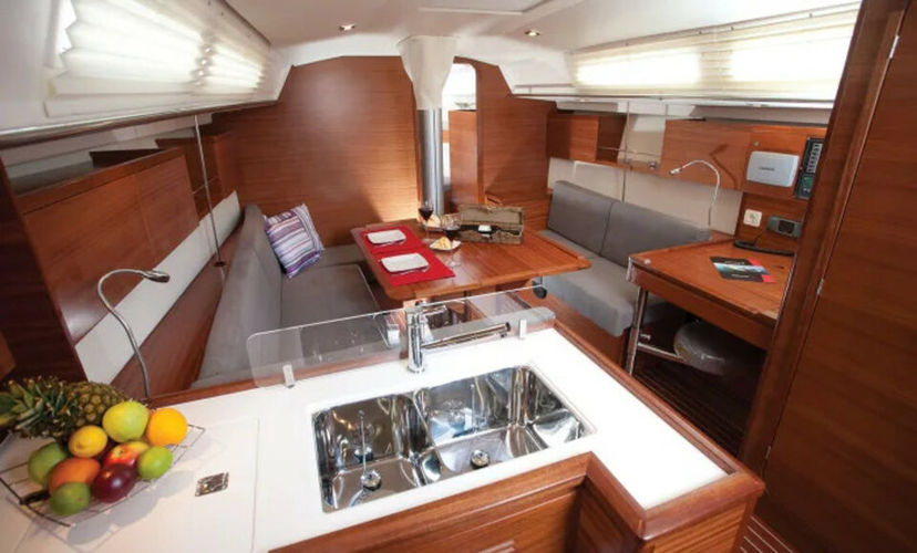 AD Boats 41 Wild Bee