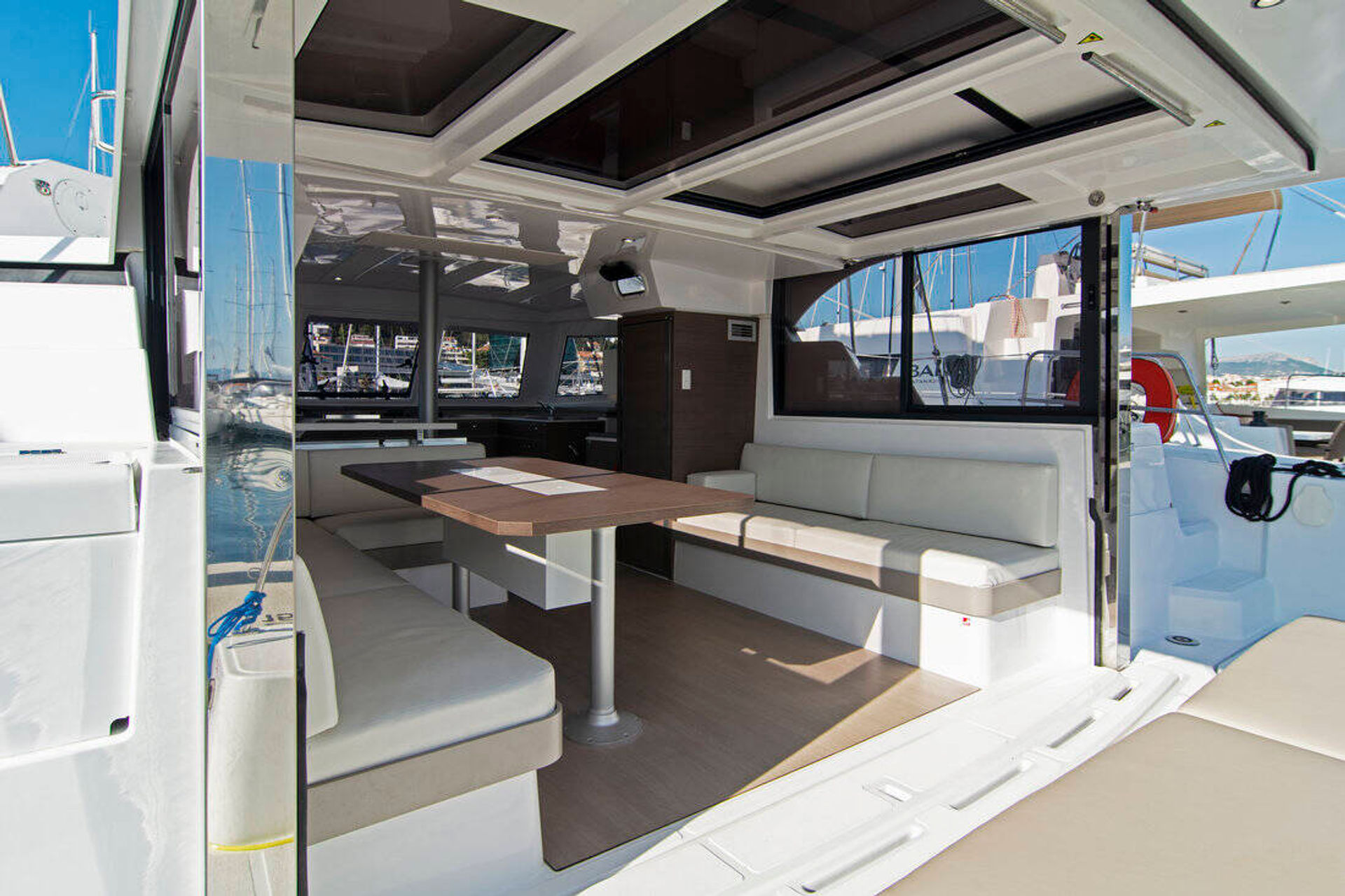 nausys-52379905-522073-p1.jpg