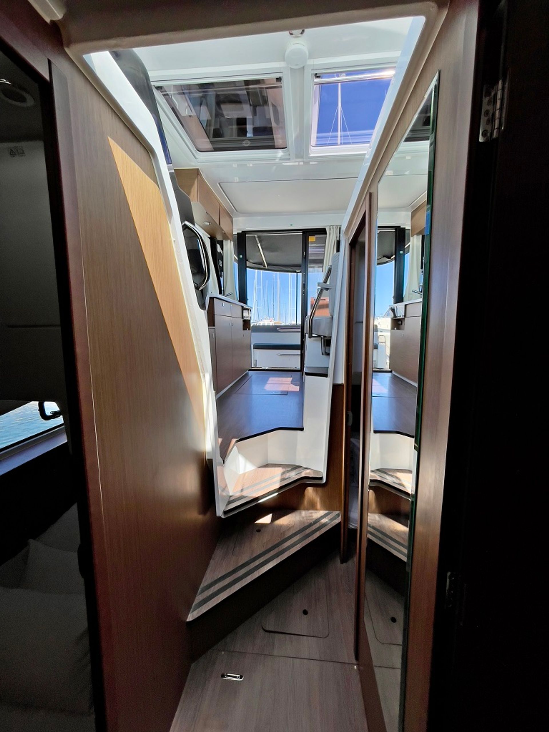 nausys-52411190-482145-p96.jpg