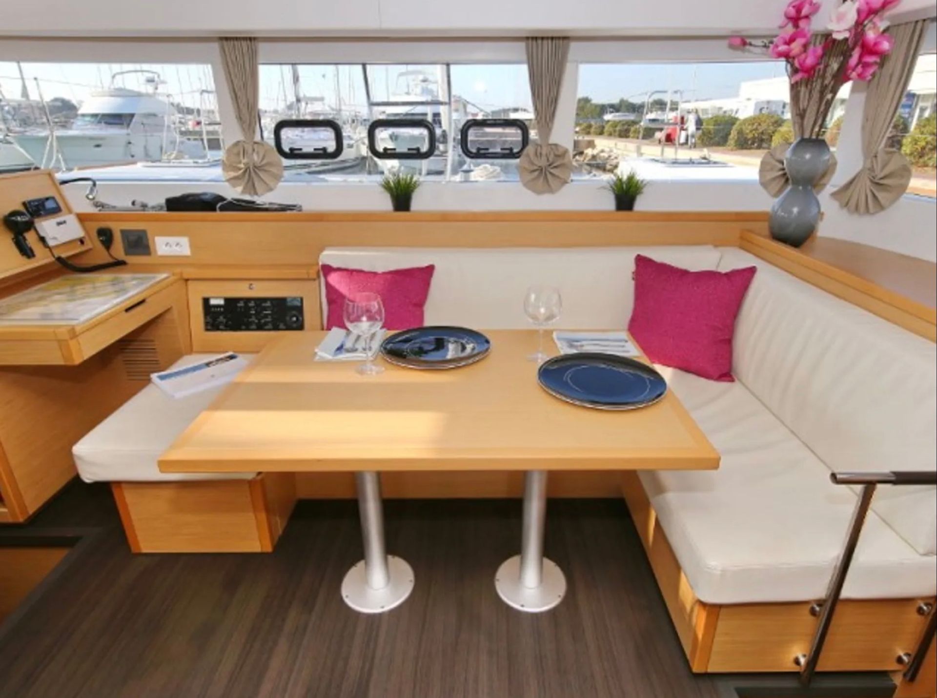 nausys-52416679-52262375-p.jpg