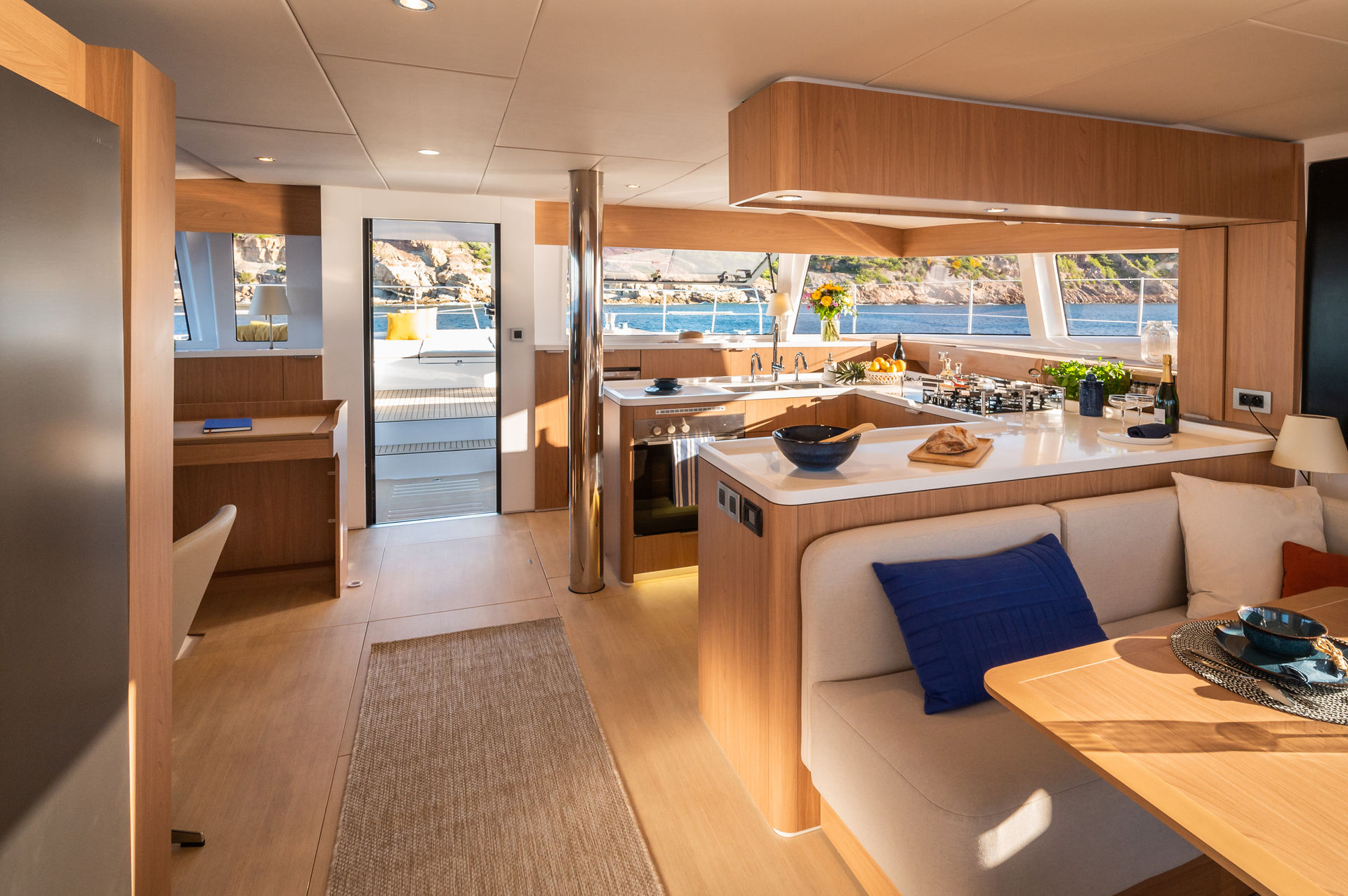 nausys-52422756-52420850-Leone interior.jpg