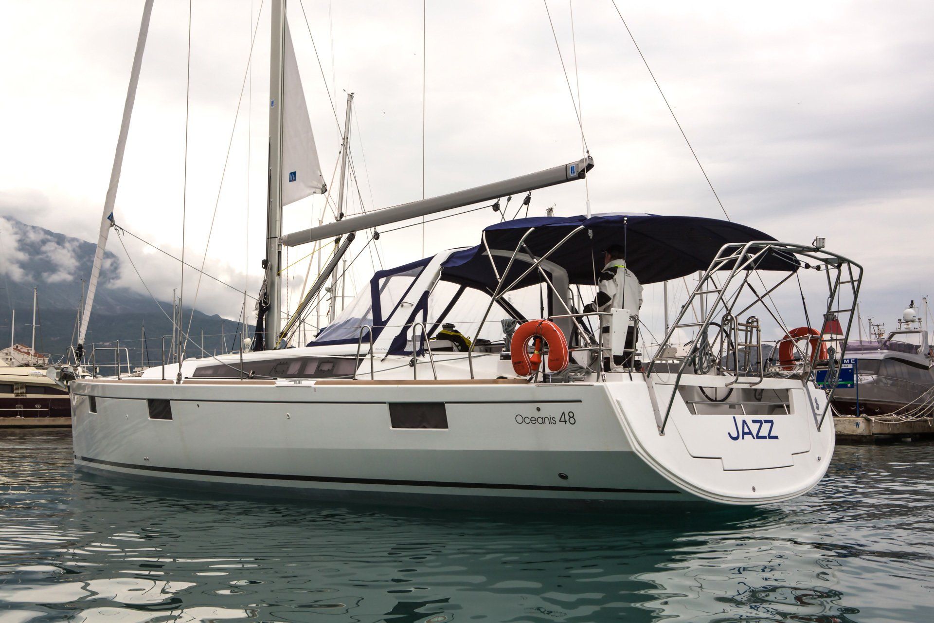 nausys-52439010-9936167-main.jpg