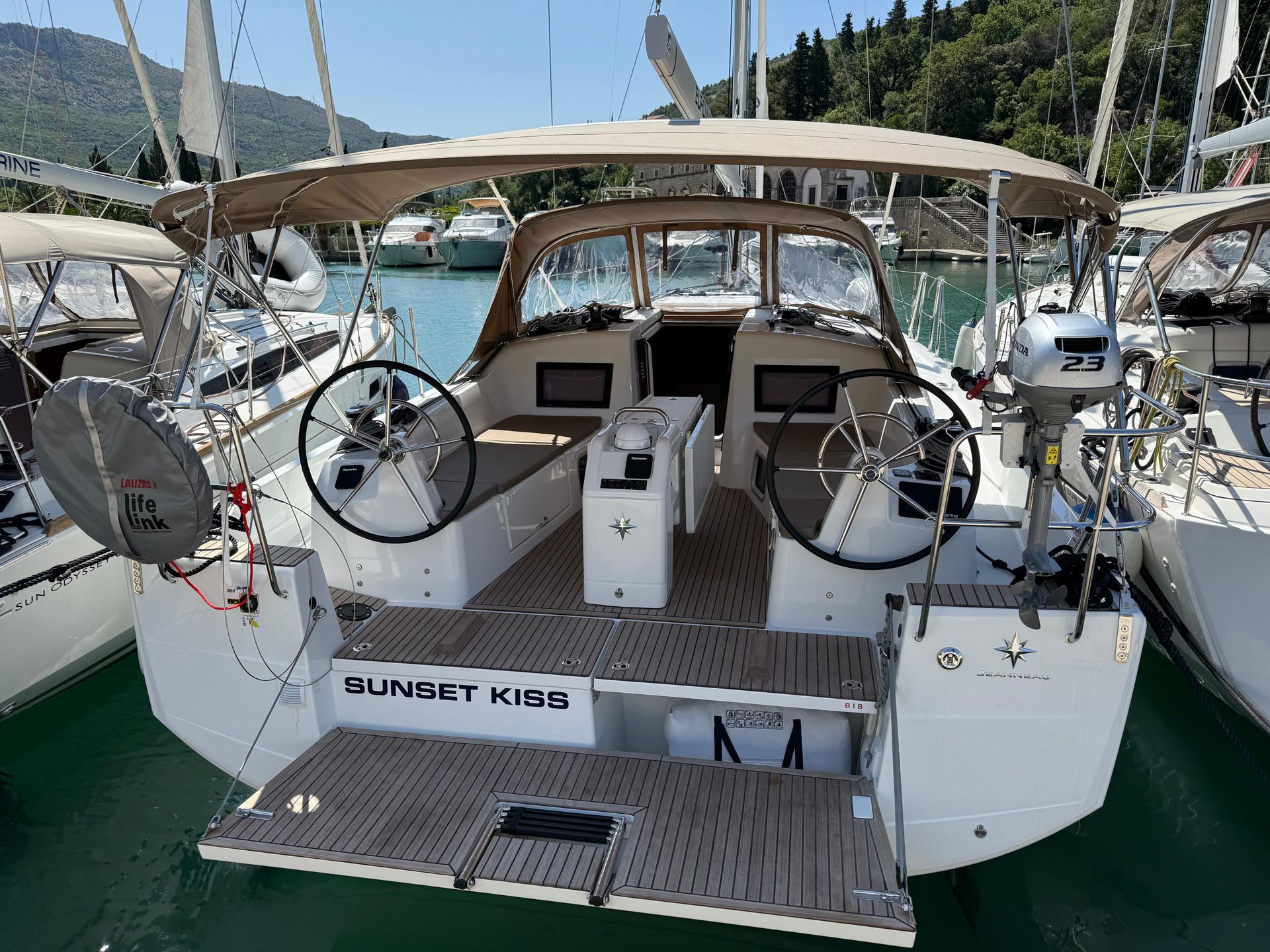 nausys-54401804-482147-main1.jpg