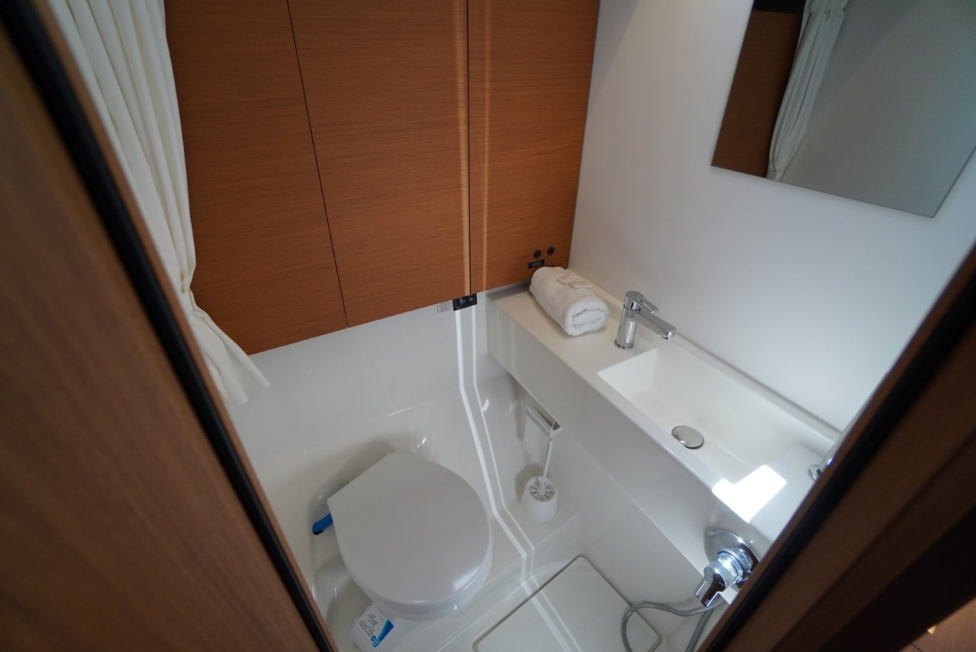 nausys-54428996-126227-w.JPG