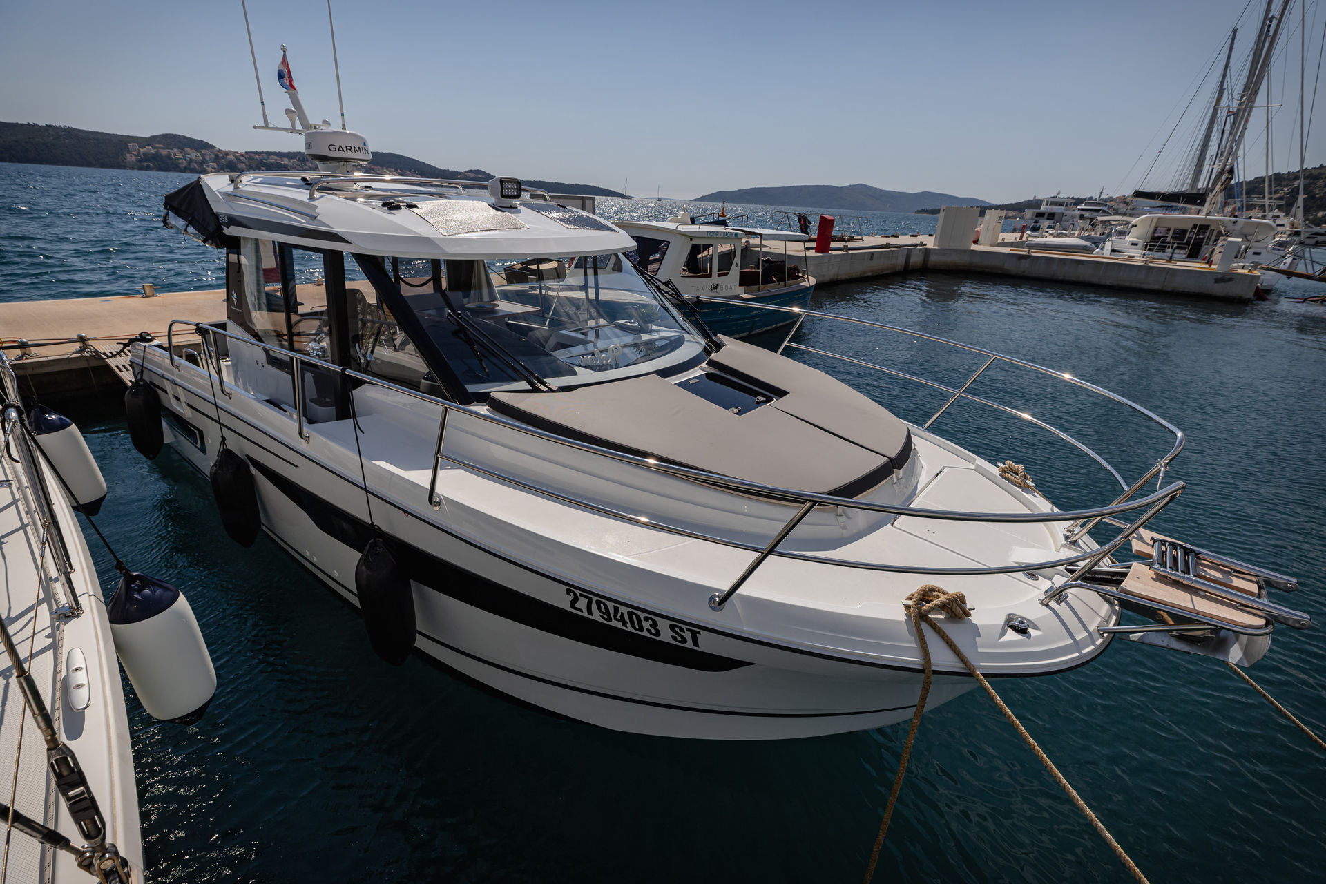 nausys-54564032-1245757-main.jpg