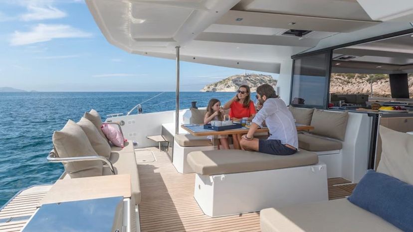 Fountaine Pajot 42 Satellite