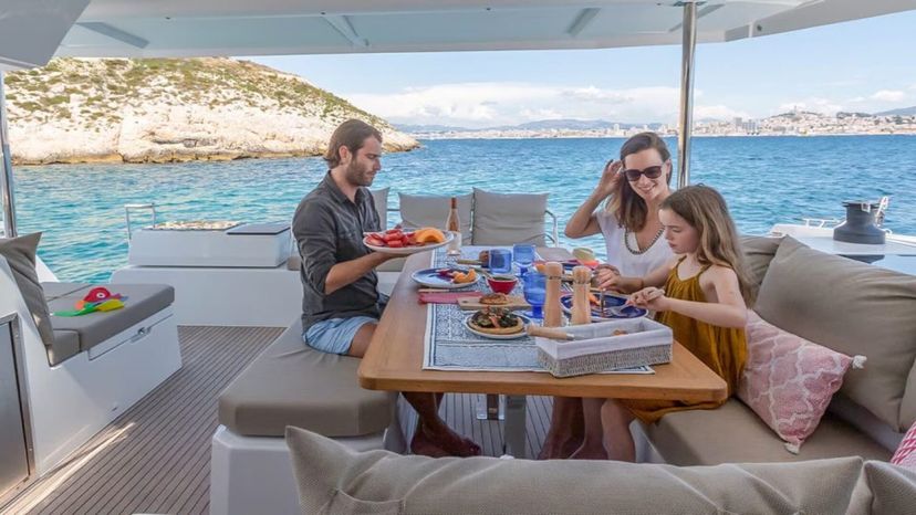 Fountaine Pajot 42 Satellite