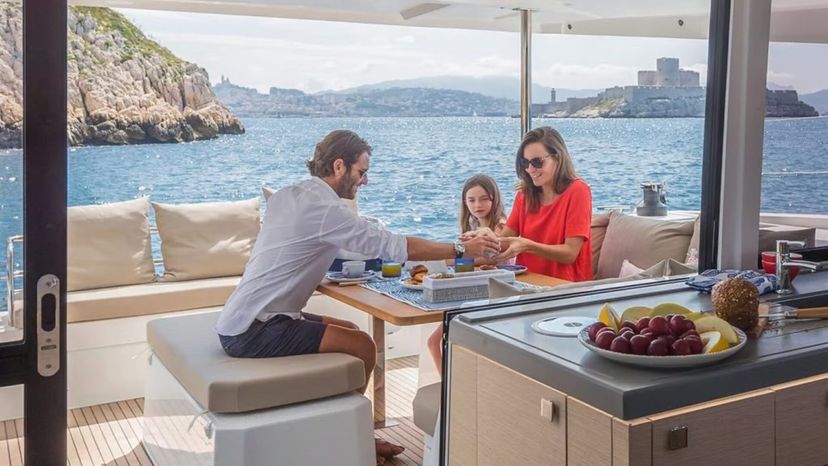 Fountaine Pajot 42 Satellite