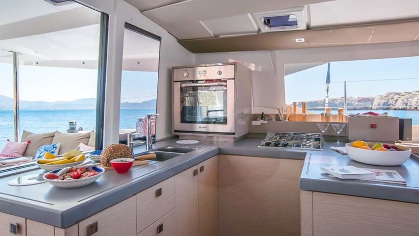 Fountaine Pajot 42 Satellite