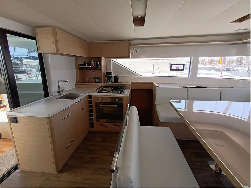 Lagoon 51 Errant Vagabond