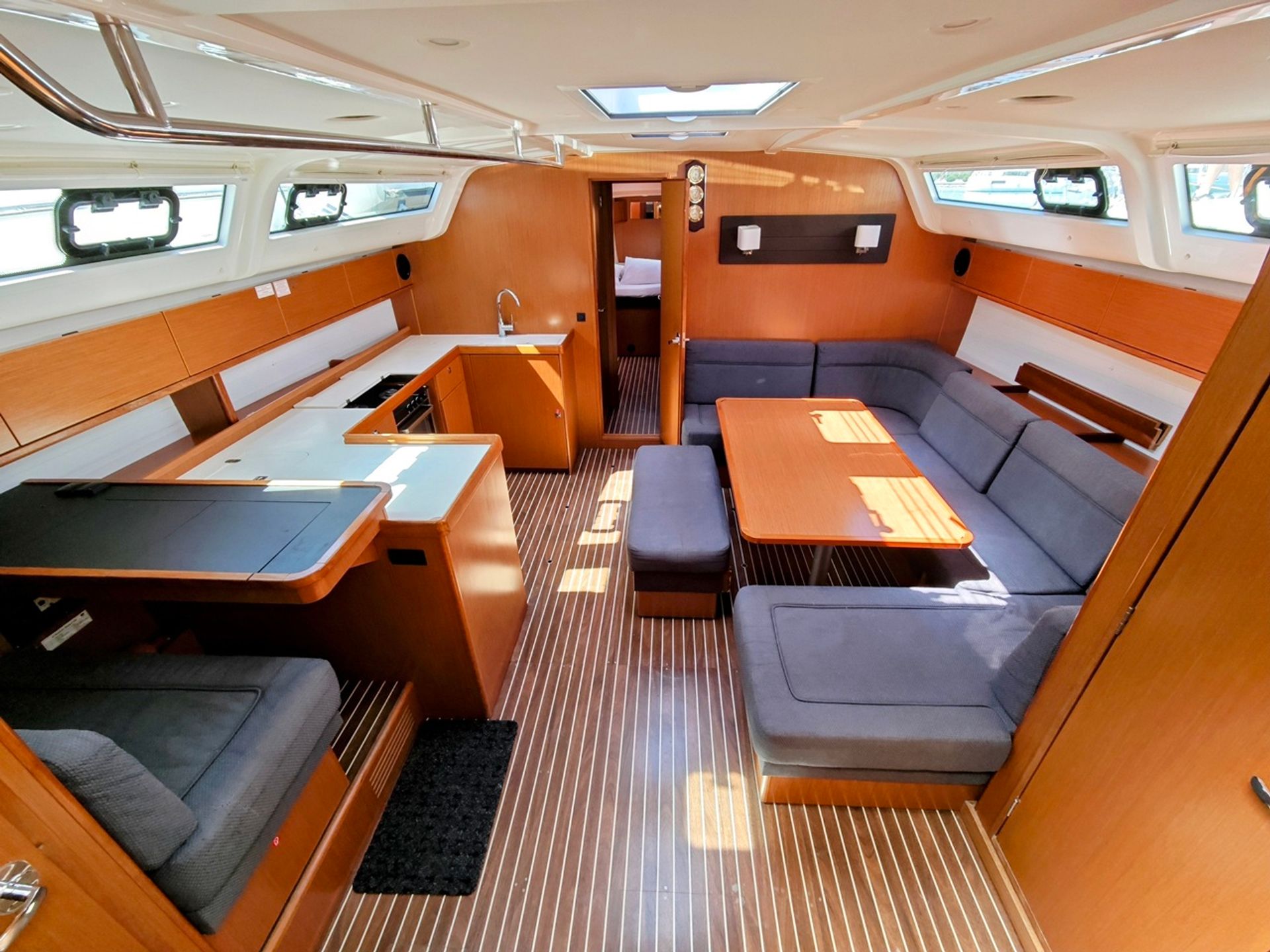 nausys-55940737-482152-p.jpg